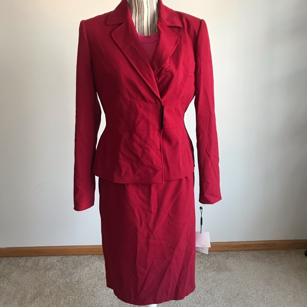 Calvin Klein 2 pc suit with snap closures